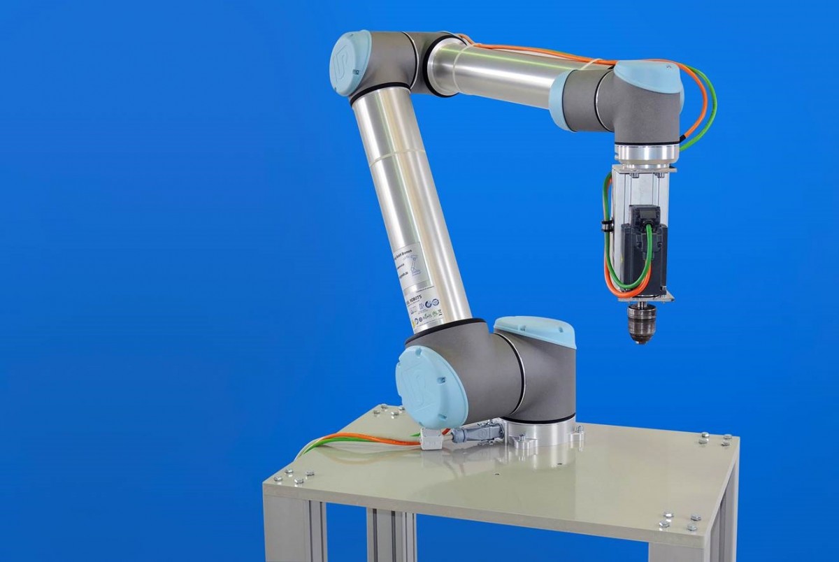 Universal Robots als Bohrroboter Vorwig GmbH Roboter und