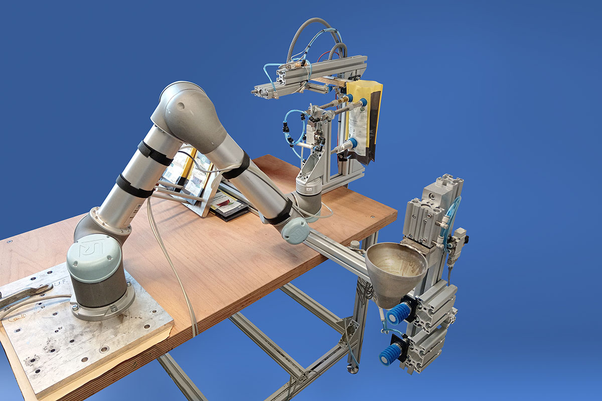 Roboter UR5 von UNIVERSAL ROBOTS zum Abfüllen von Teebeuteln